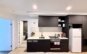 Spacious 2Br Apt In Canberra City Centre Bbq/ Pool